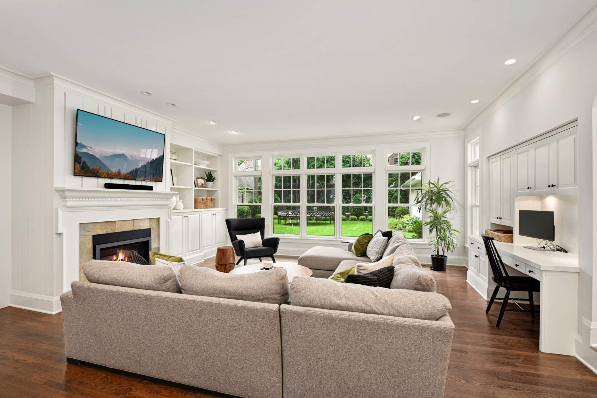 4512 Wooddale Avenue