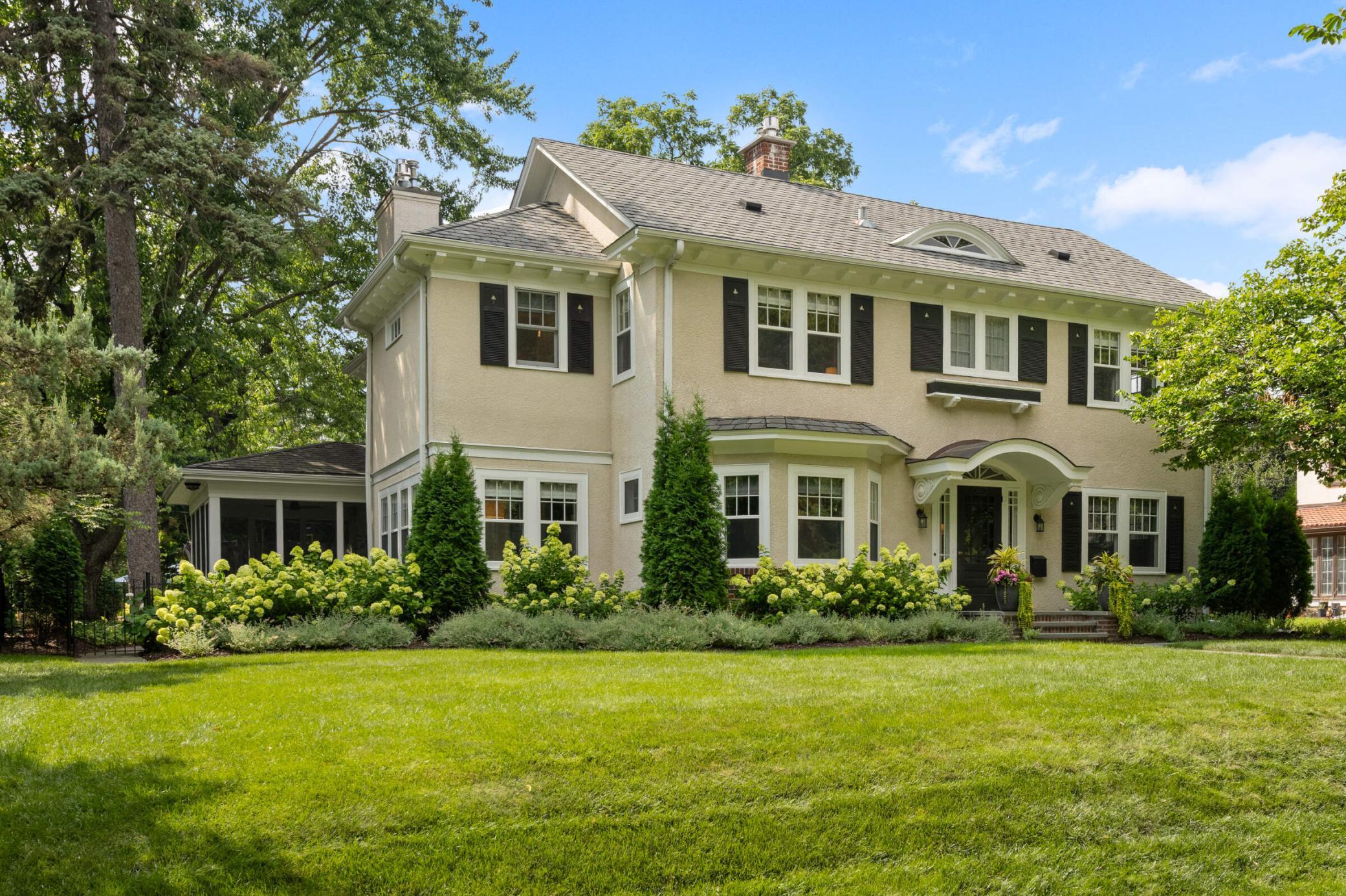 4512 Wooddale Avenue