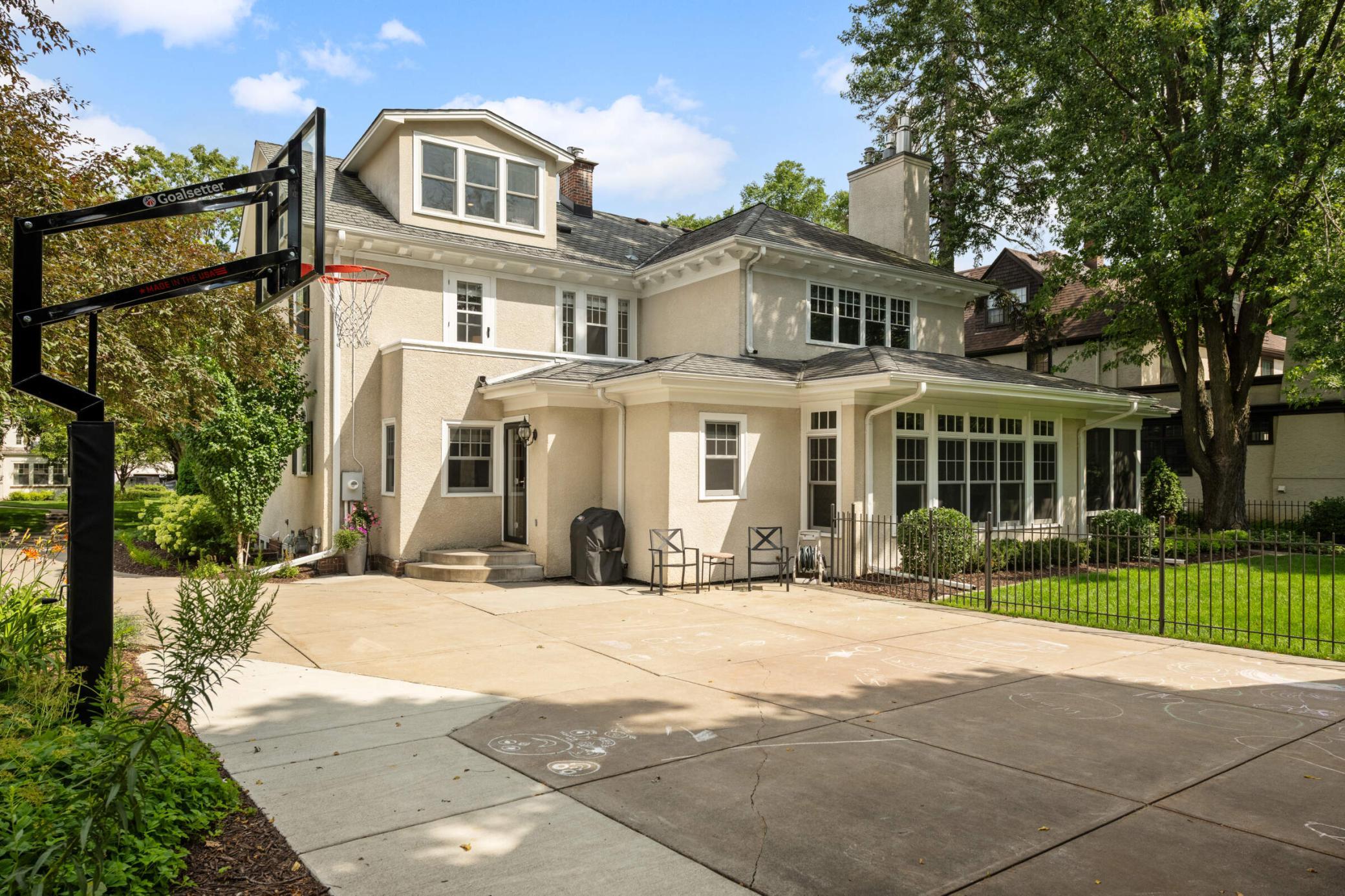 4512 Wooddale Avenue