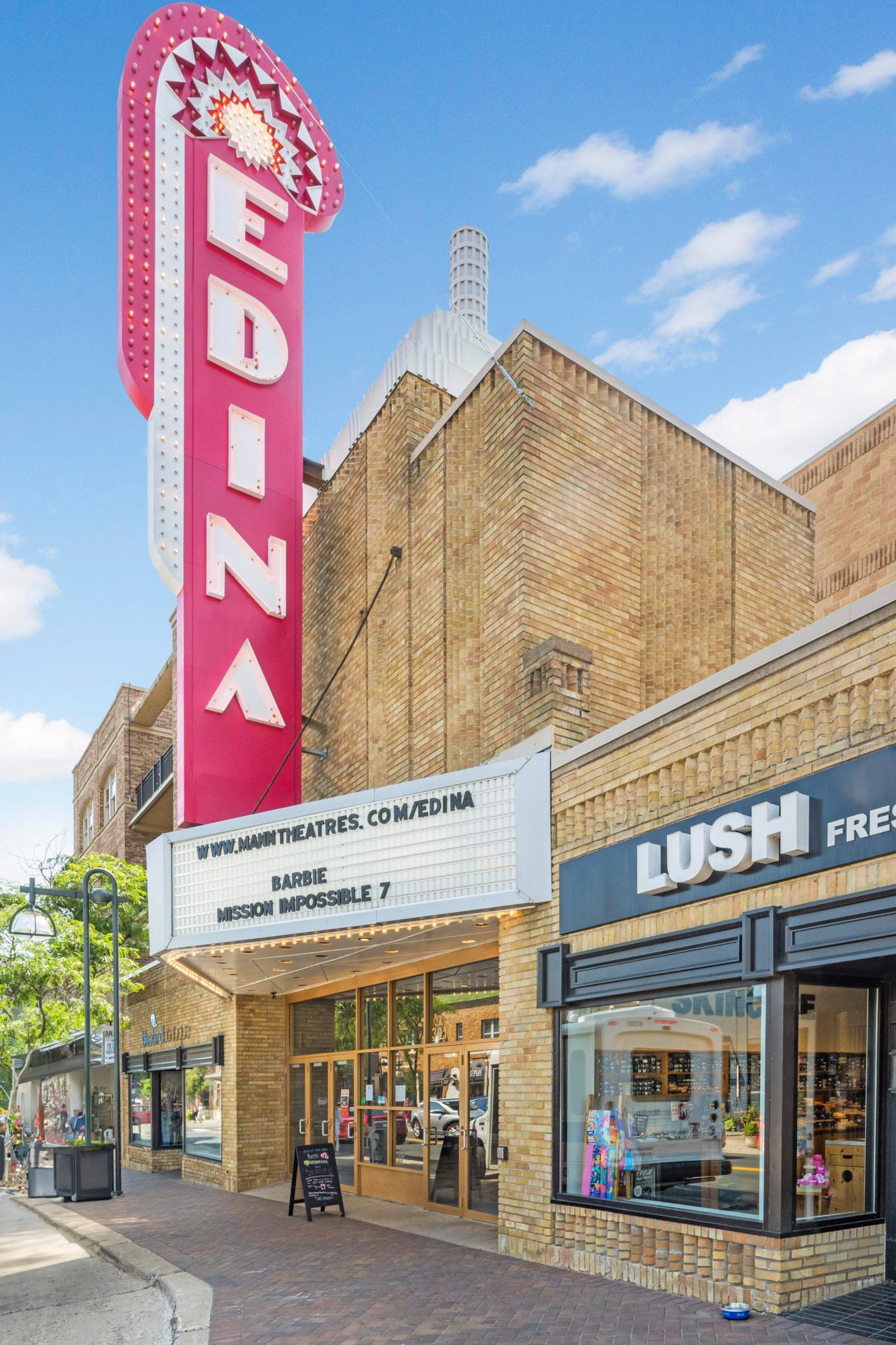 4512 Wooddale Avenue