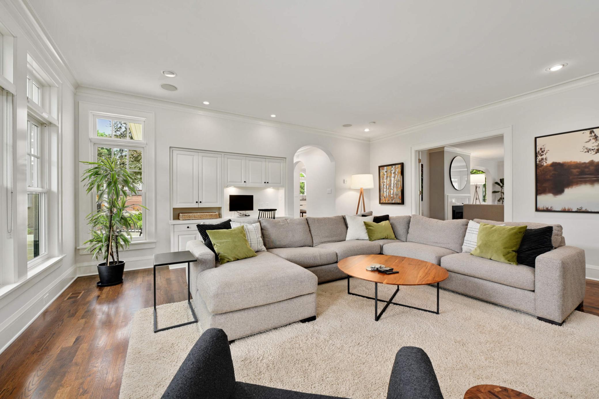 4512 Wooddale Avenue