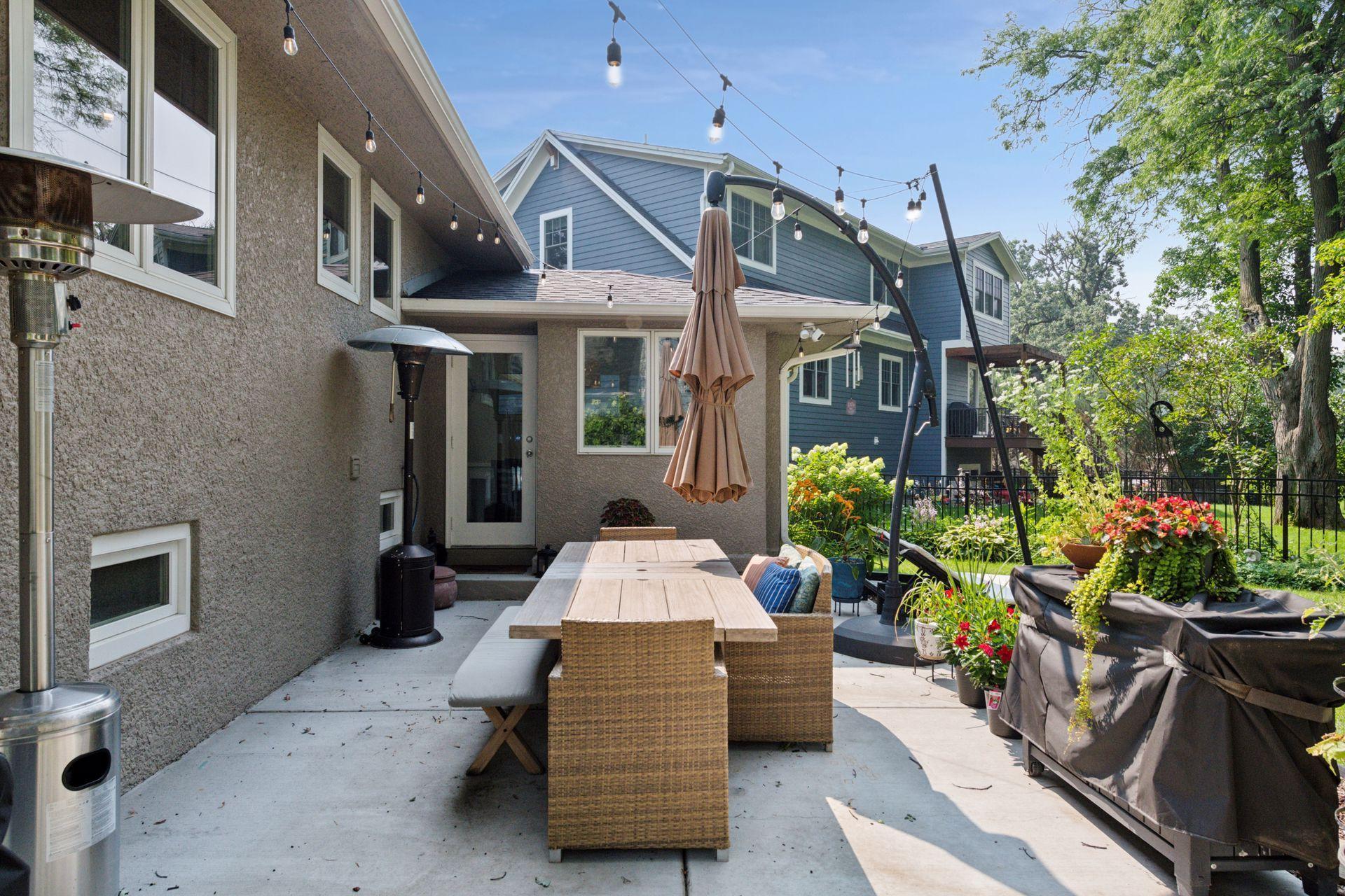5712 Fairfax Avenue