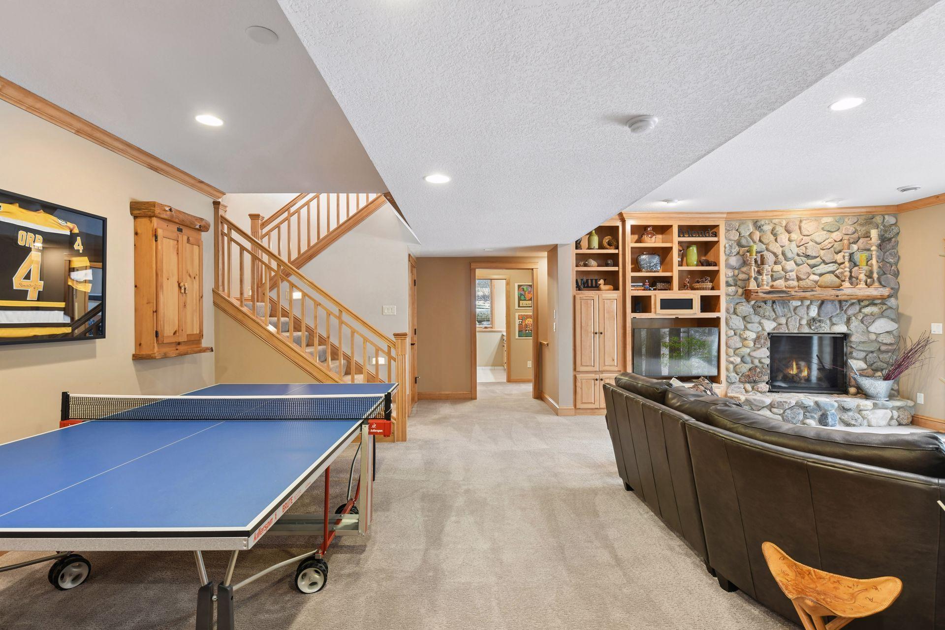 2121 Crestview Drive