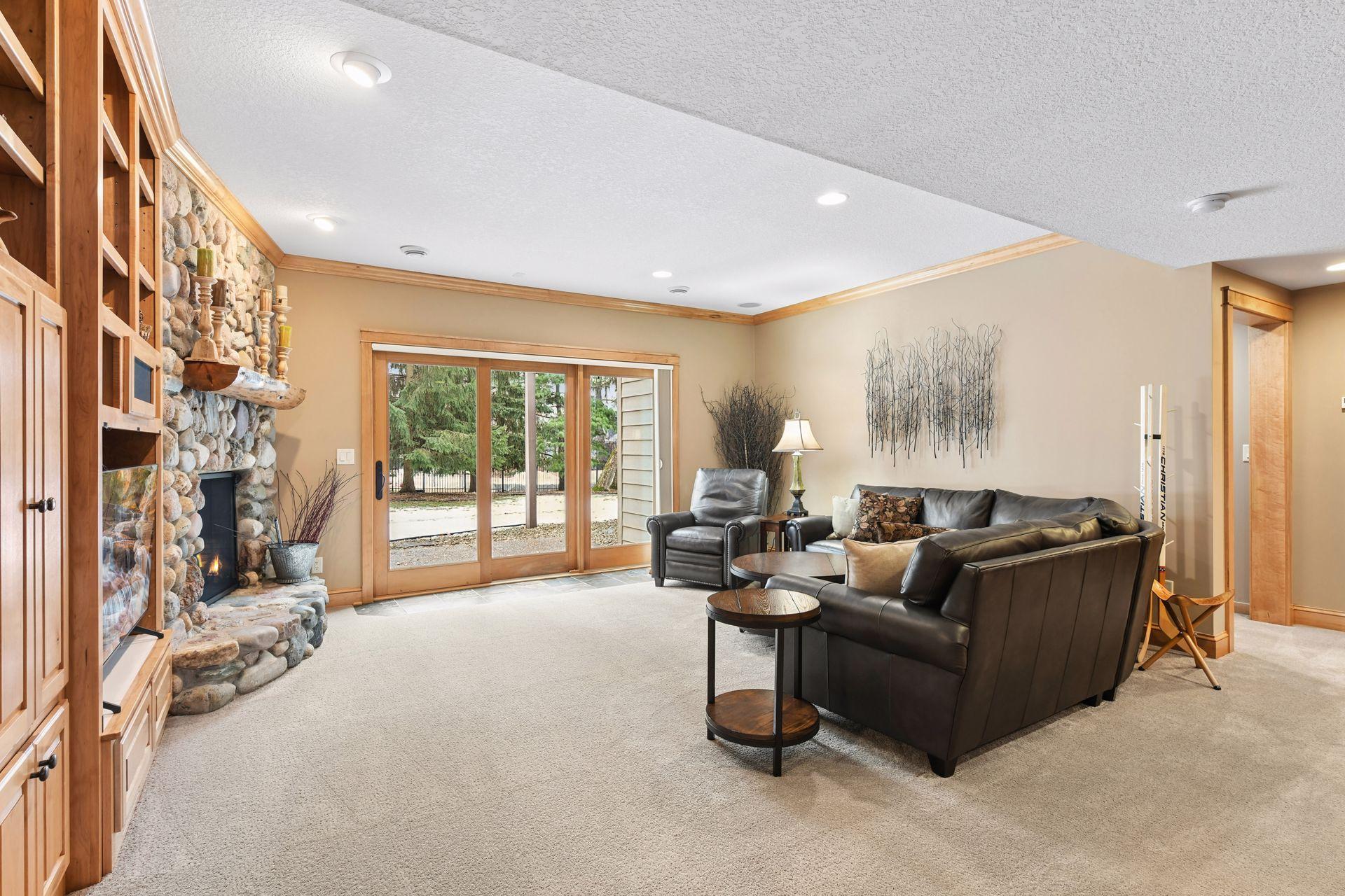 2121 Crestview Drive