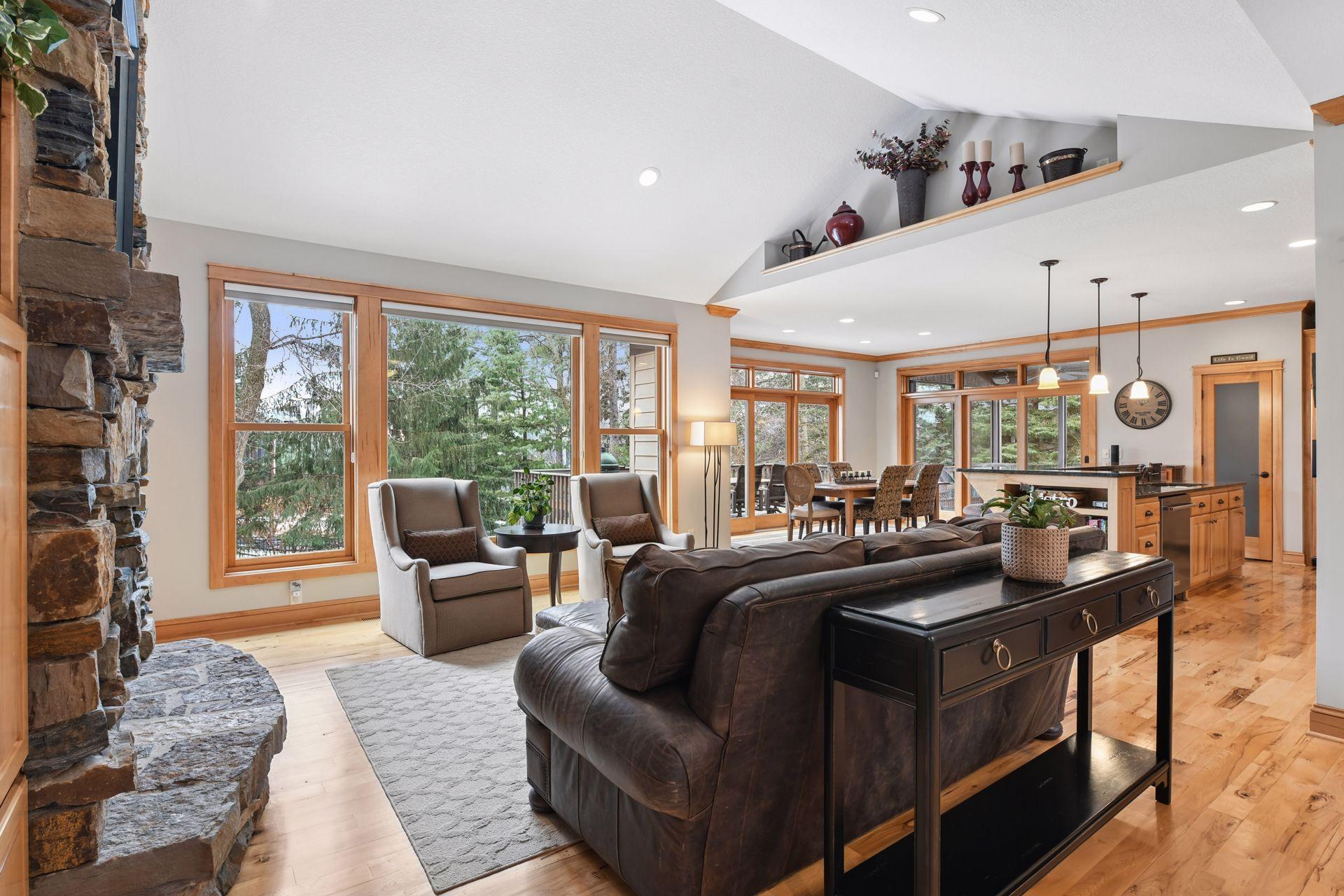 2121 Crestview Drive