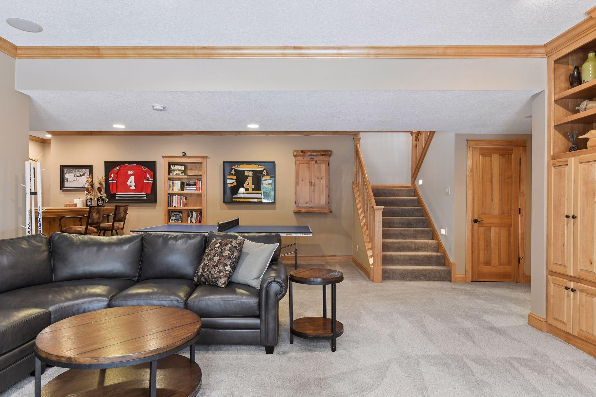 2121 Crestview Drive