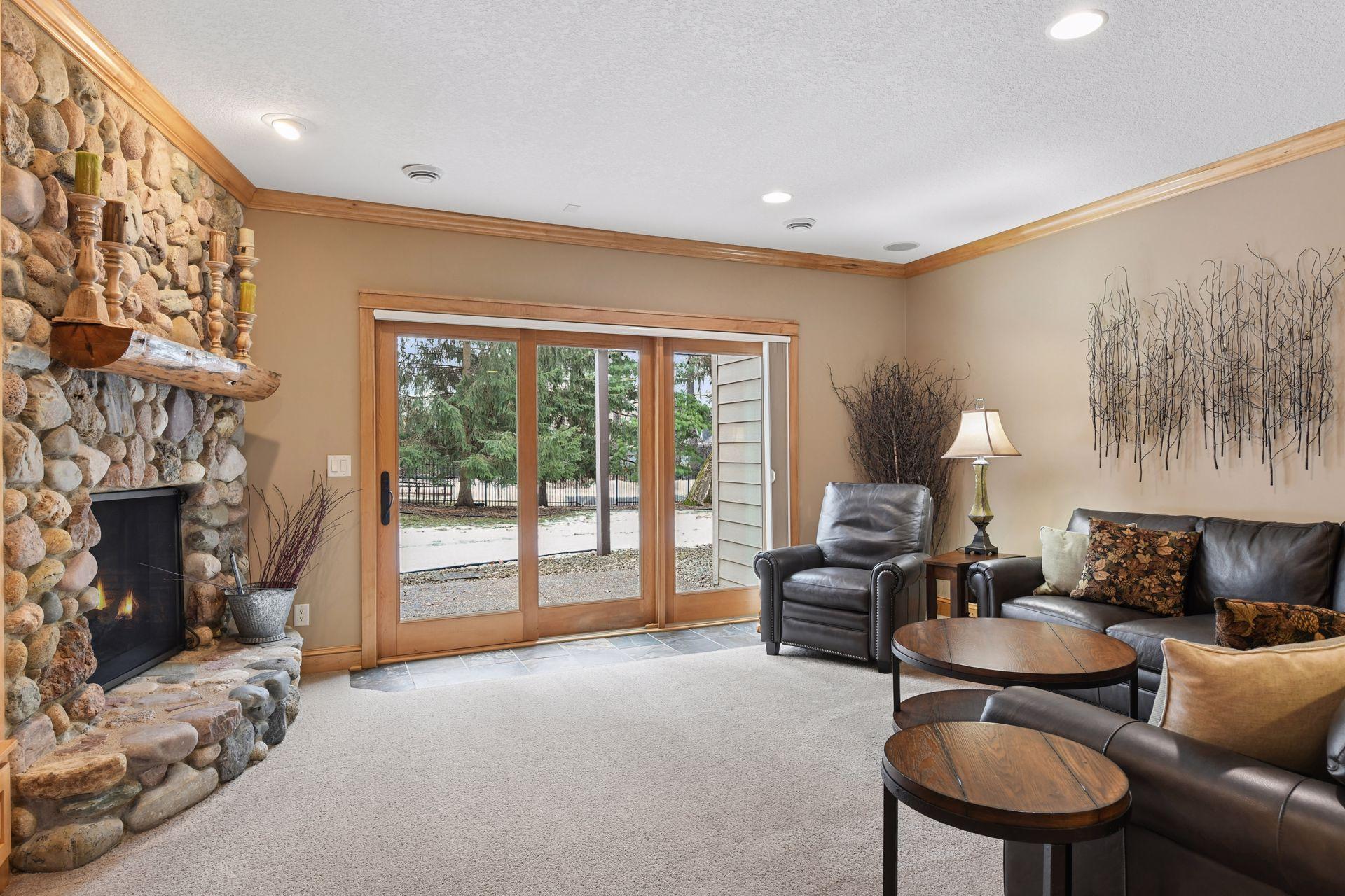 2121 Crestview Drive