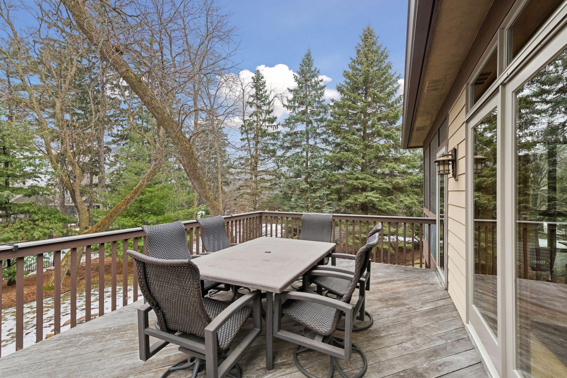 2121 Crestview Drive