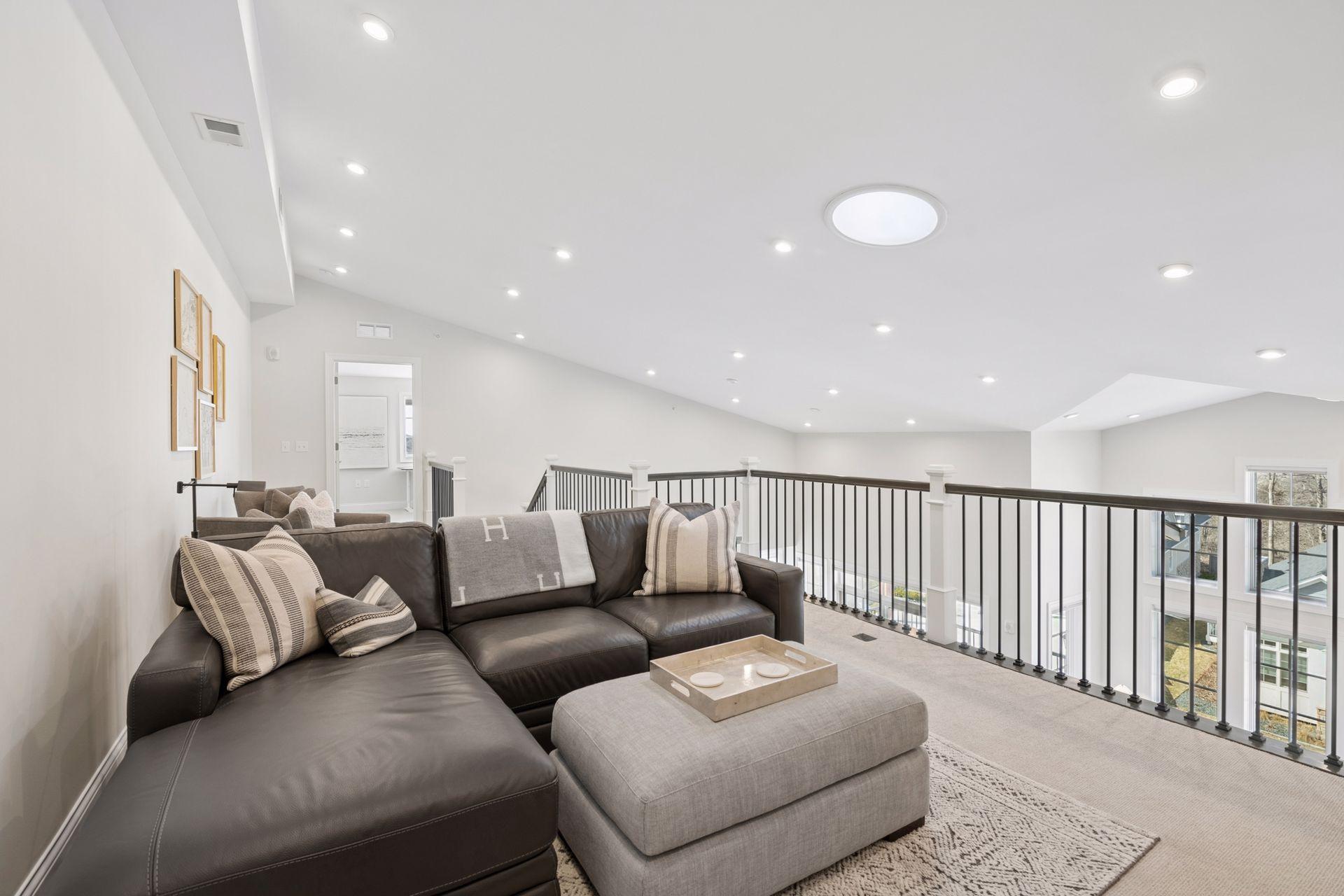 4901 Hawthorne Court Unit: 301