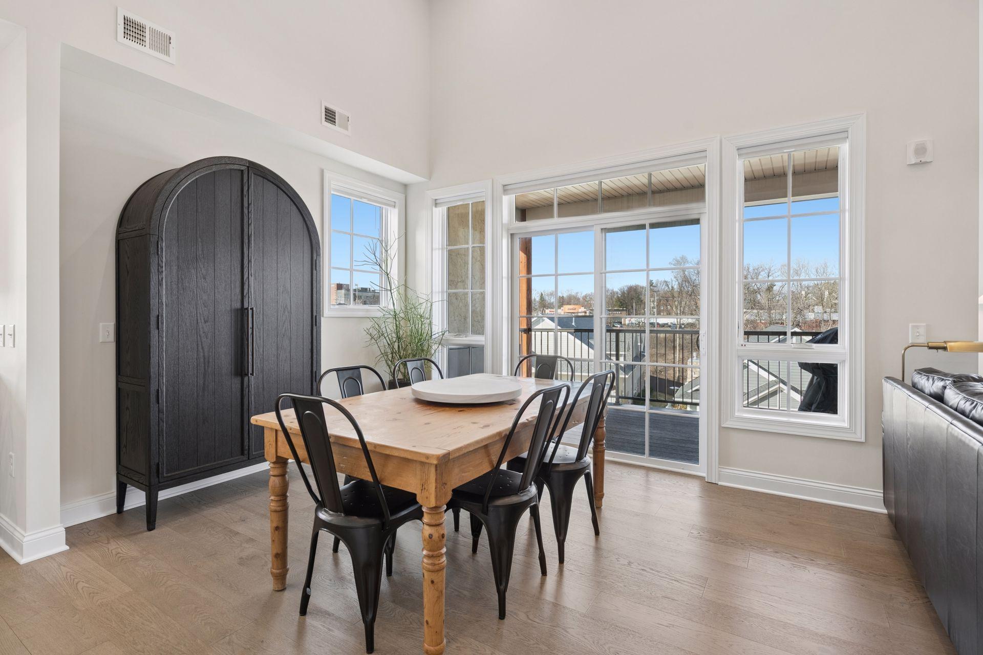 4901 Hawthorne Court Unit: 301