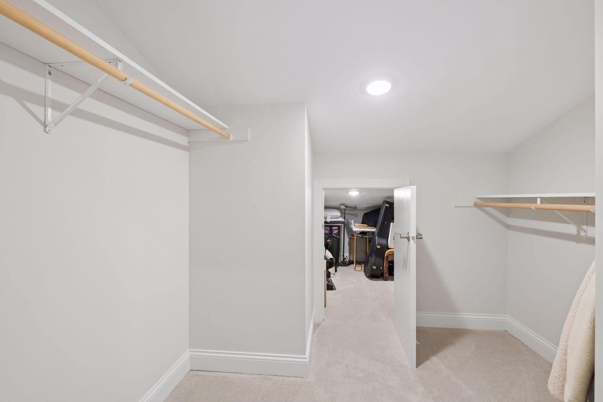 4901 Hawthorne Court Unit: 301