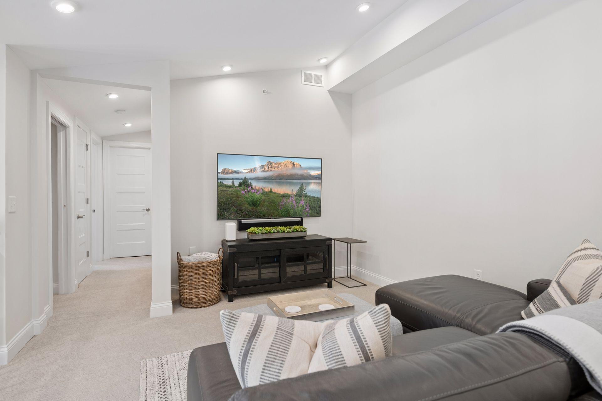 4901 Hawthorne Court Unit: 301