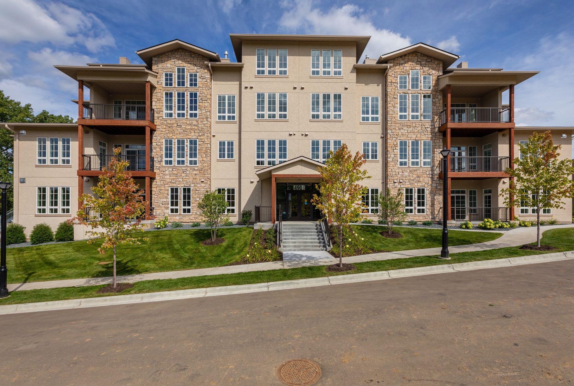 4901 Hawthorne Court Unit: 301