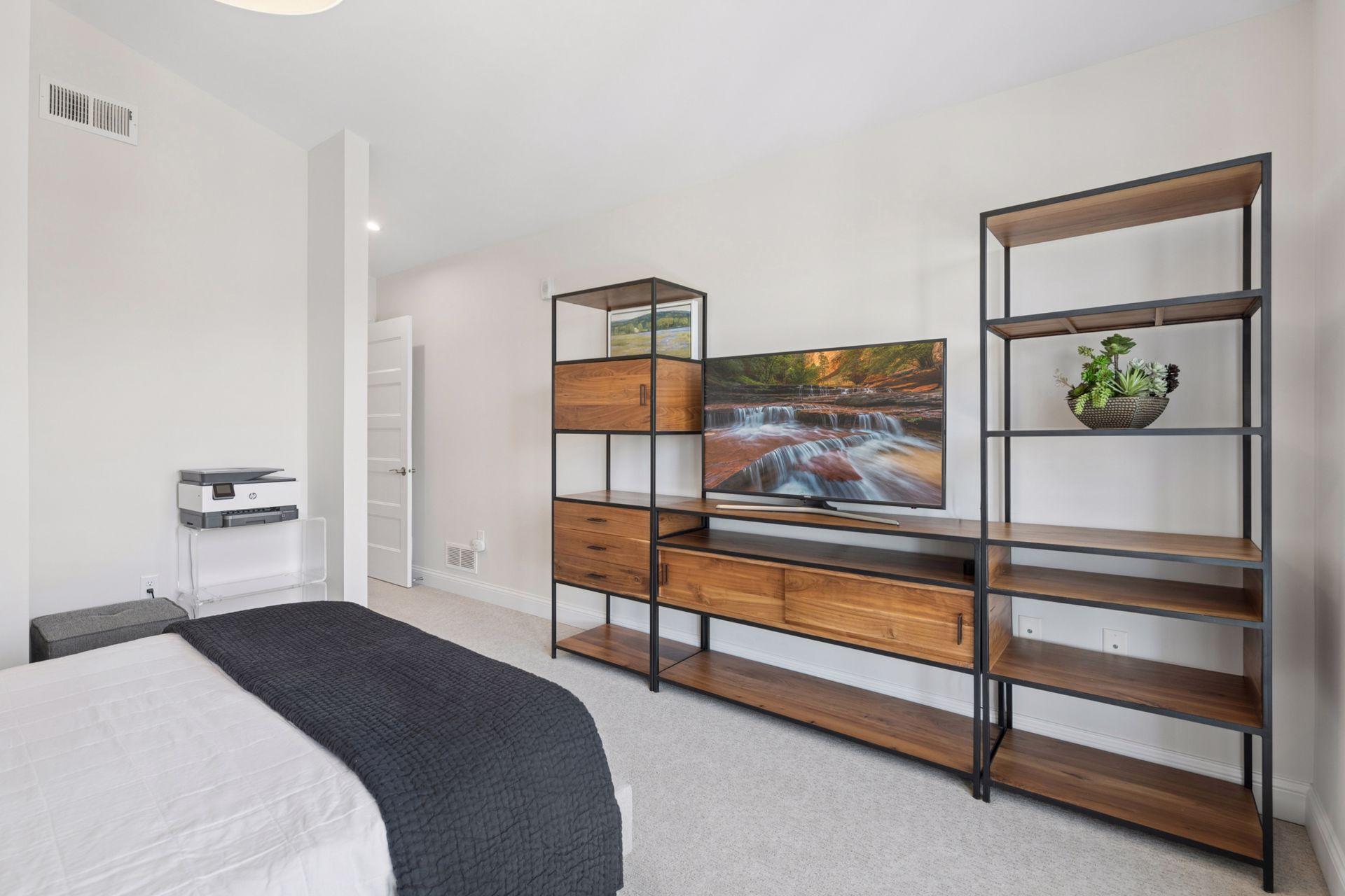 4901 Hawthorne Court Unit: 301