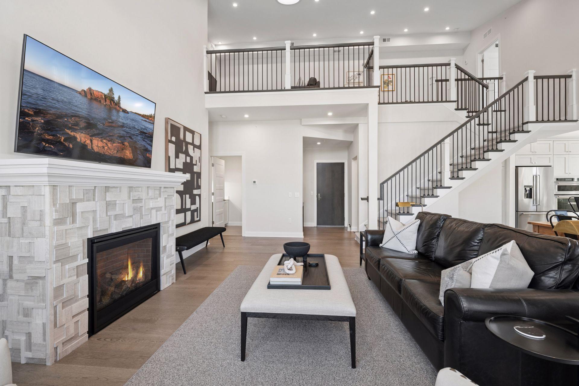 4901 Hawthorne Court Unit: 301