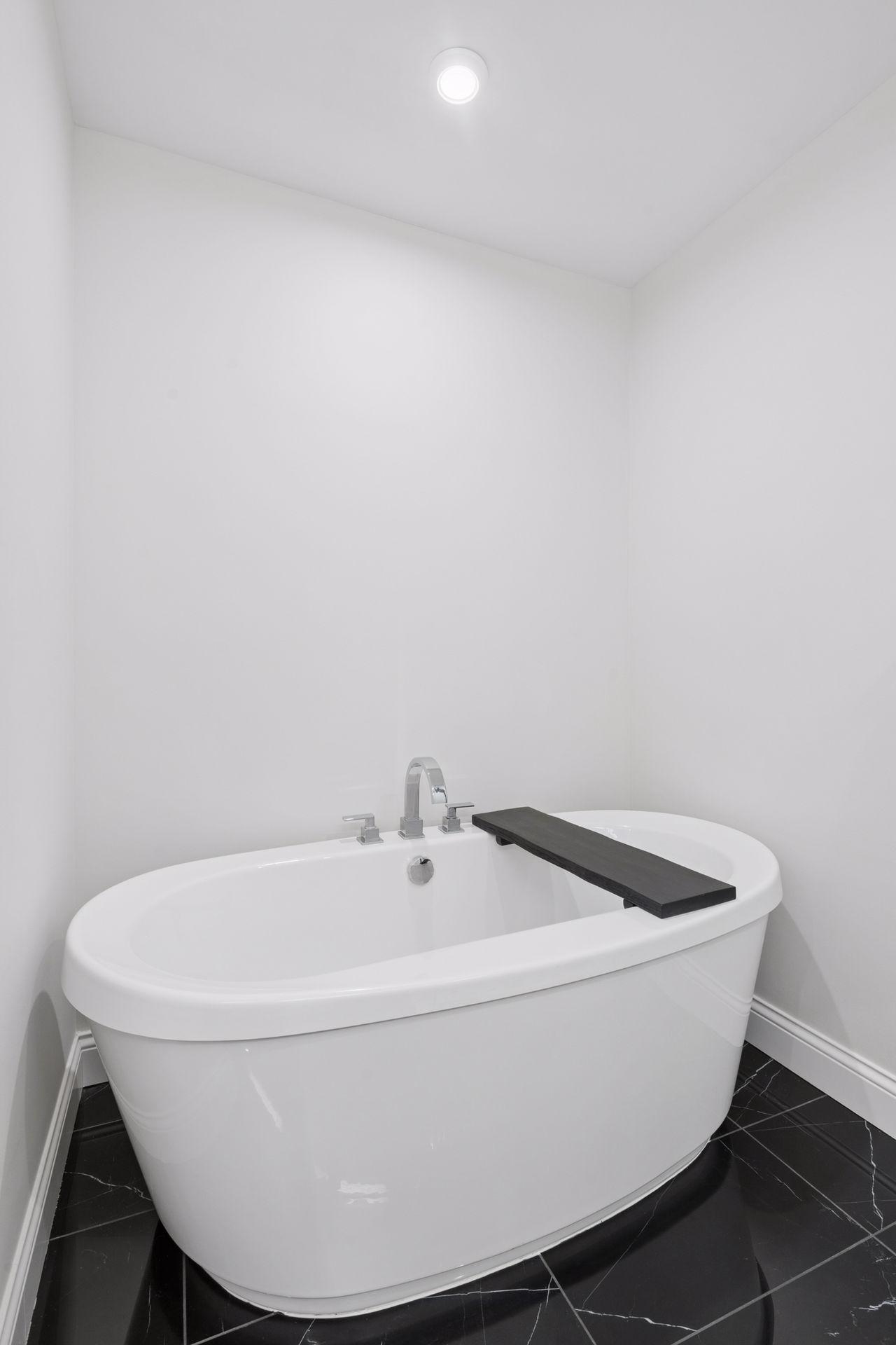 4901 Hawthorne Court Unit: 301