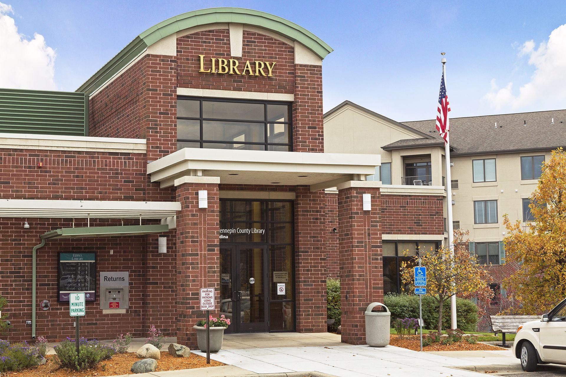 4901 Hawthorne Court Unit: 301