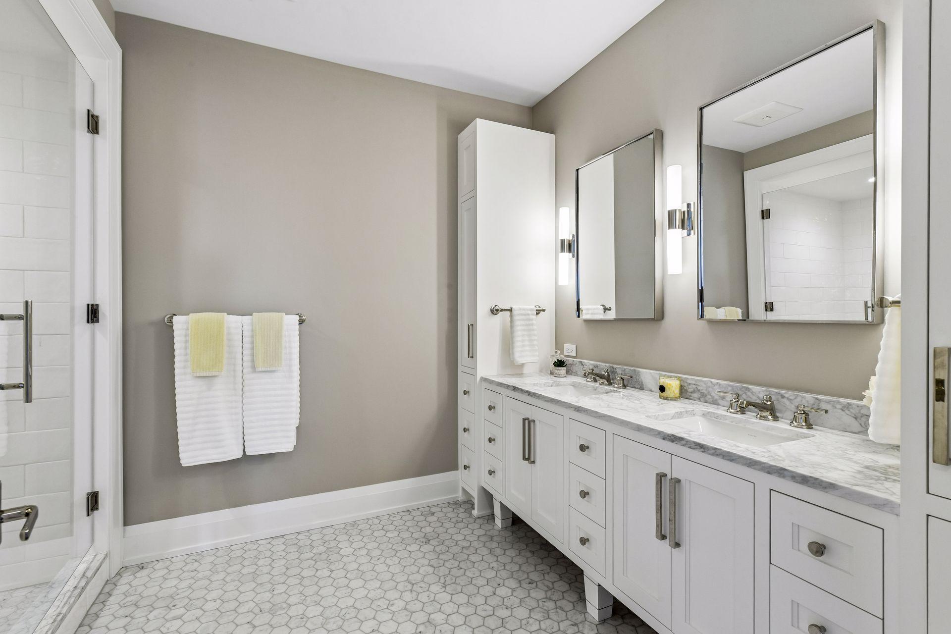 1111 W River Parkway Unit: 32C