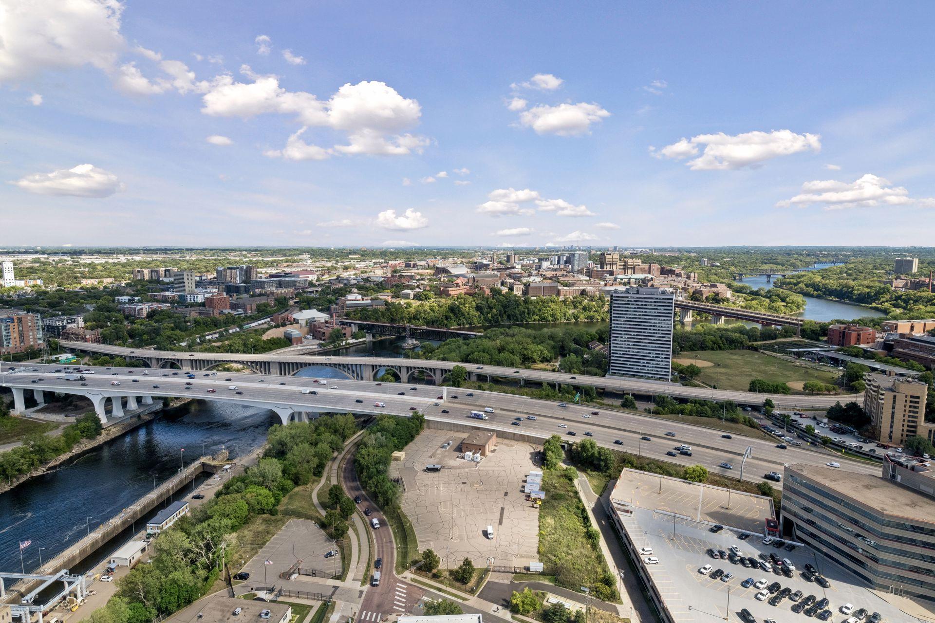 1111 W River Parkway Unit: 32C