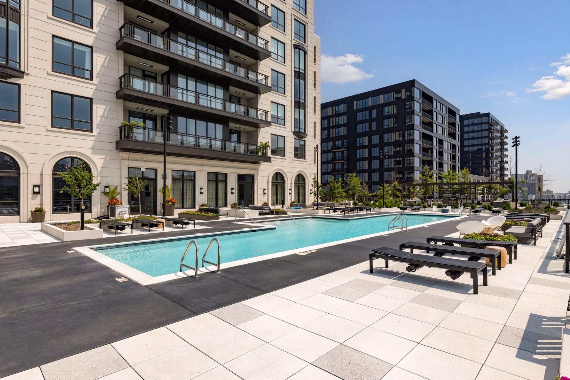 1111 W River Parkway Unit: 32C