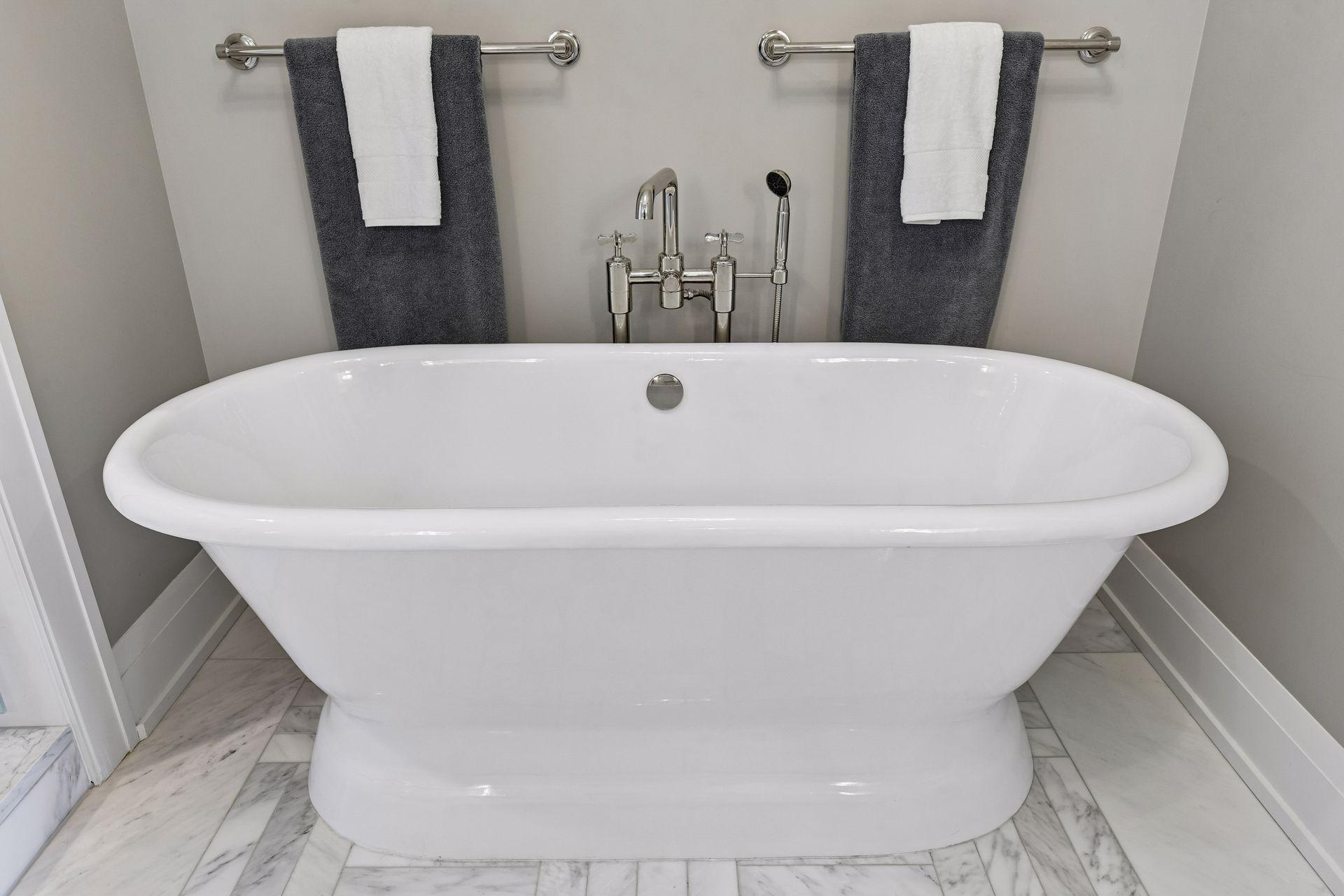 1111 W River Parkway Unit: 32C