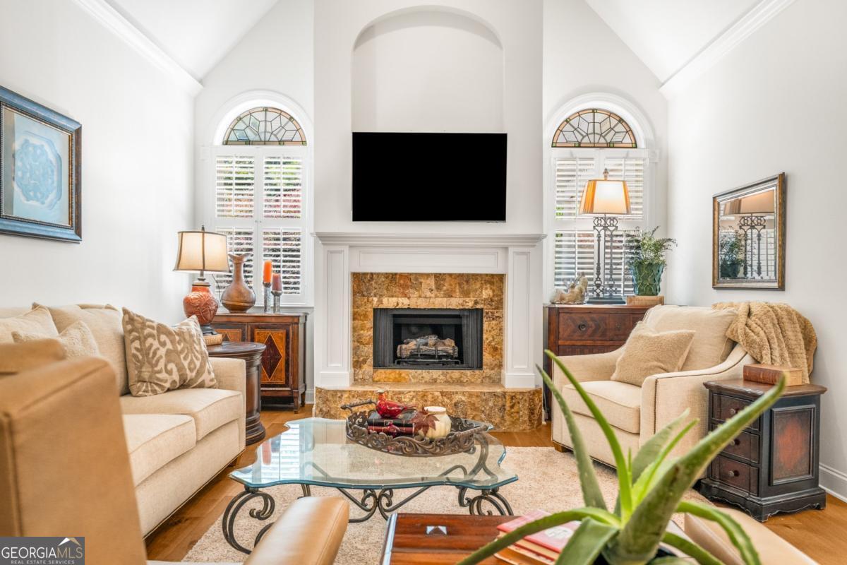 5575 Villa Lake Court
