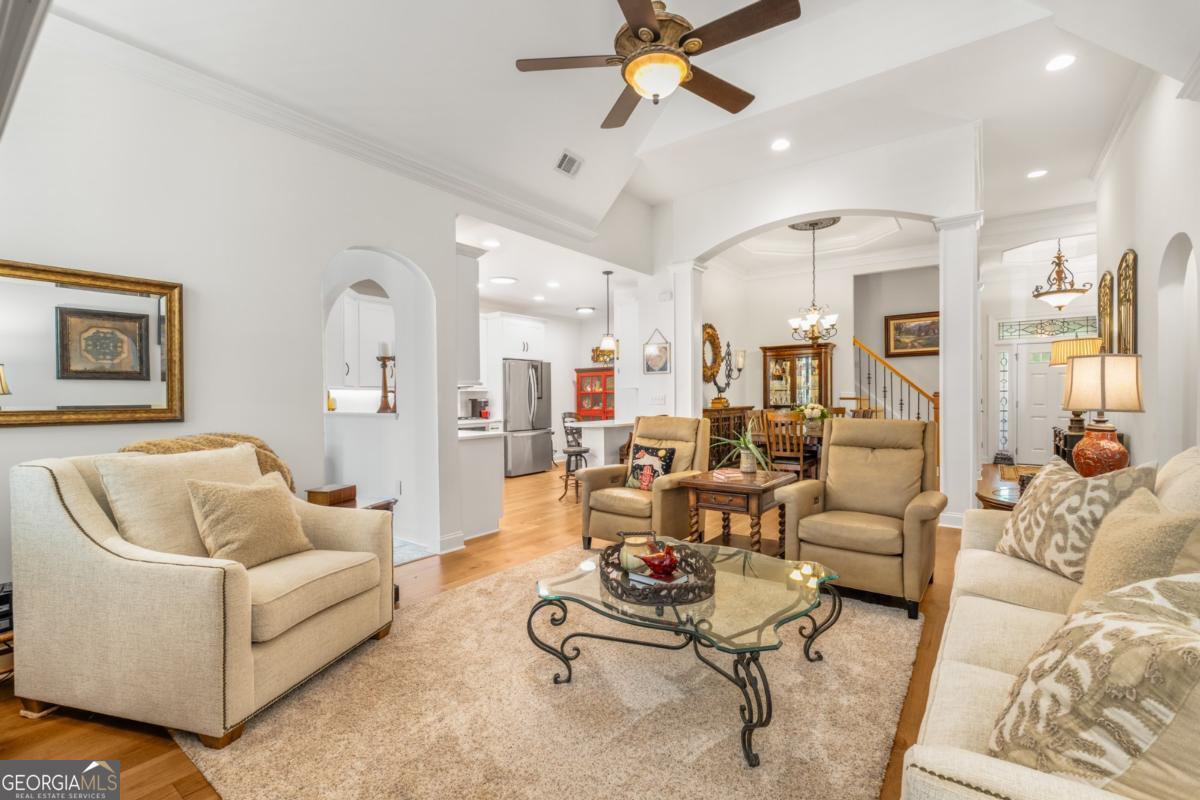 5575 Villa Lake Court