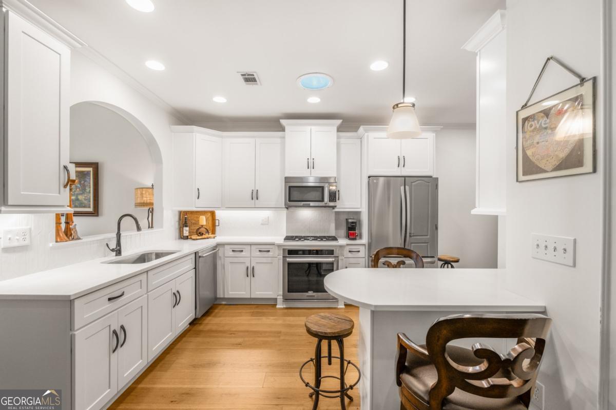 5575 Villa Lake Court