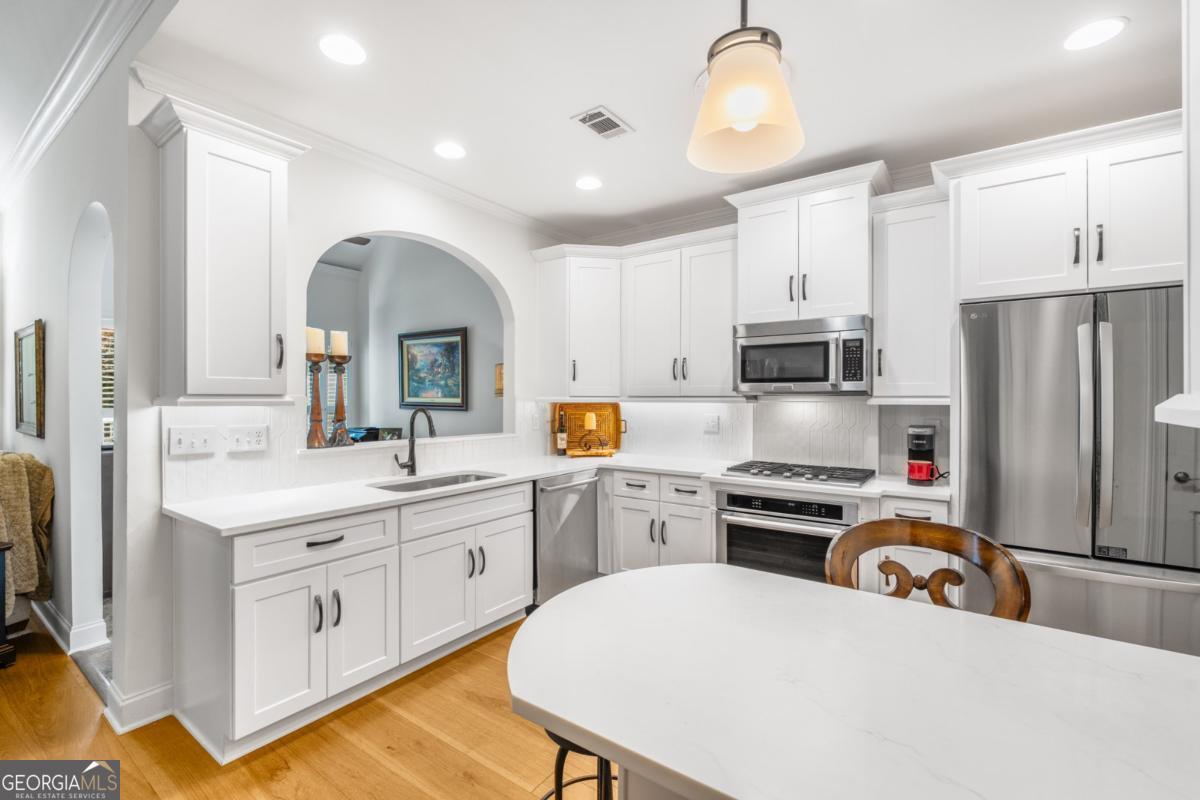 5575 Villa Lake Court