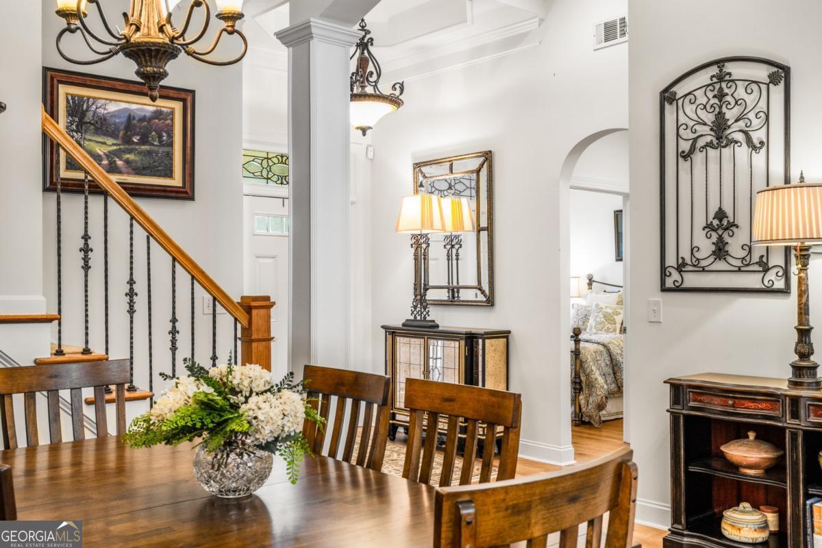 5575 Villa Lake Court