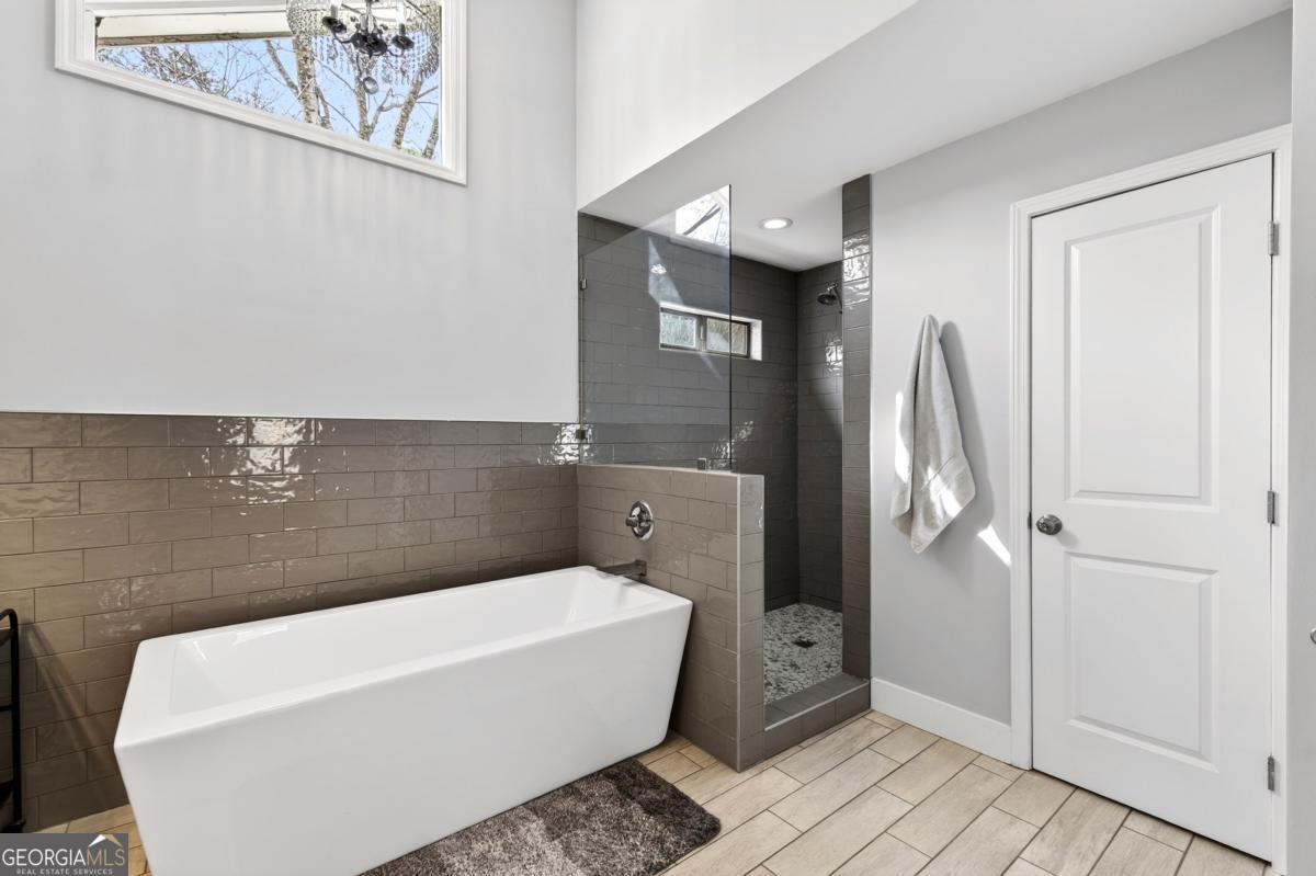 325 Saddle Creek Circle