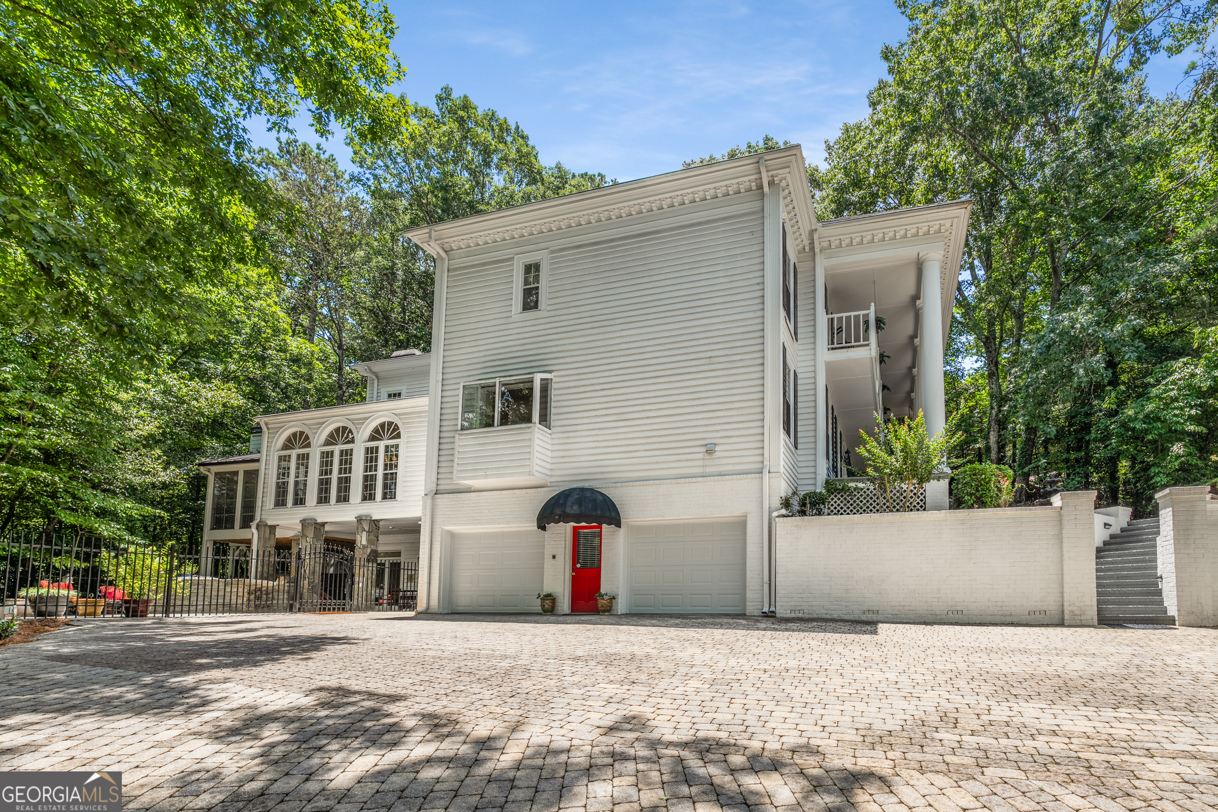 9035 River Run