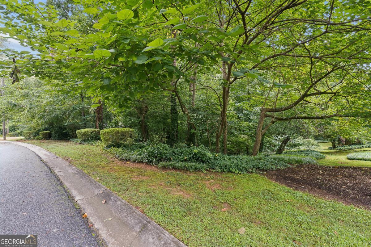 2032 Castleway Drive NE