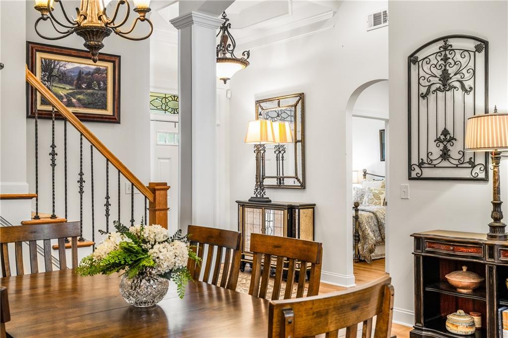 5575 Villa Lake Court