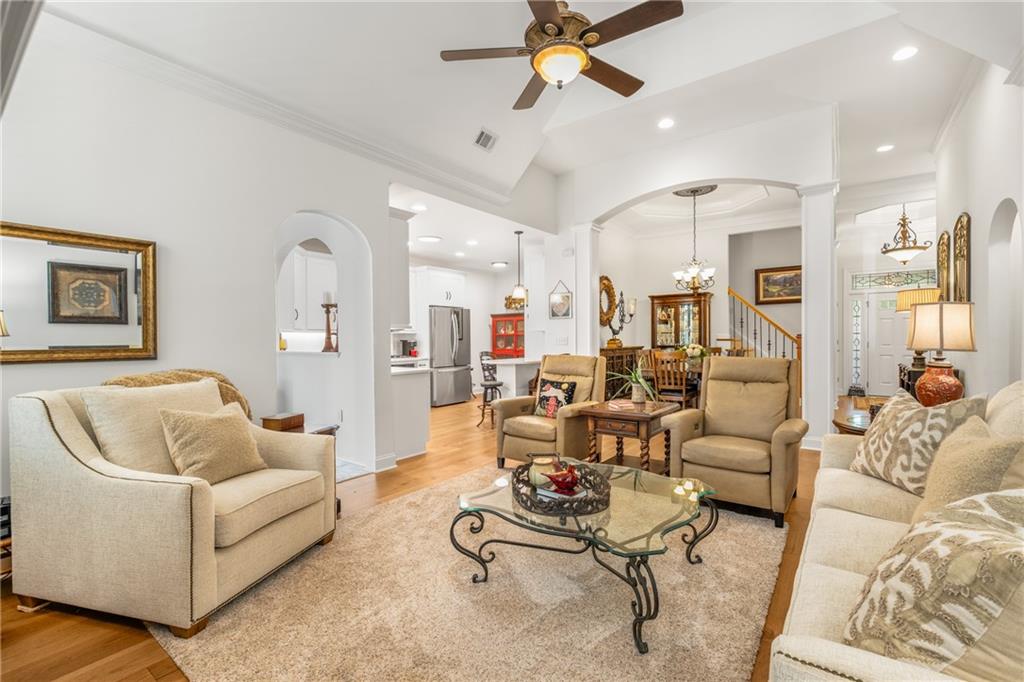 5575 Villa Lake Court