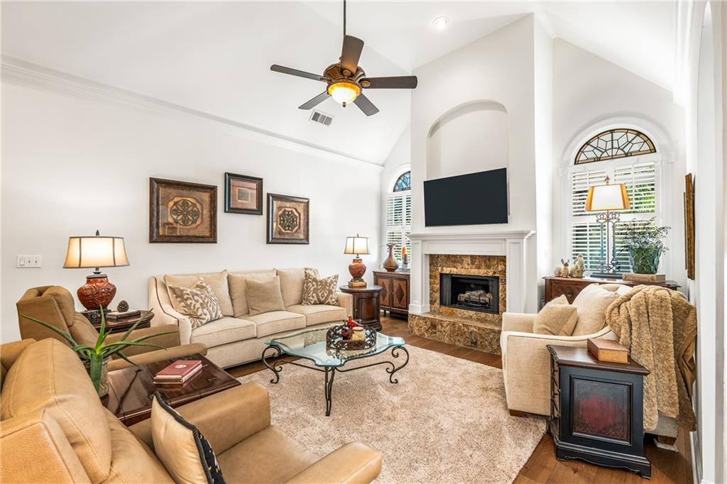 5575 Villa Lake Court