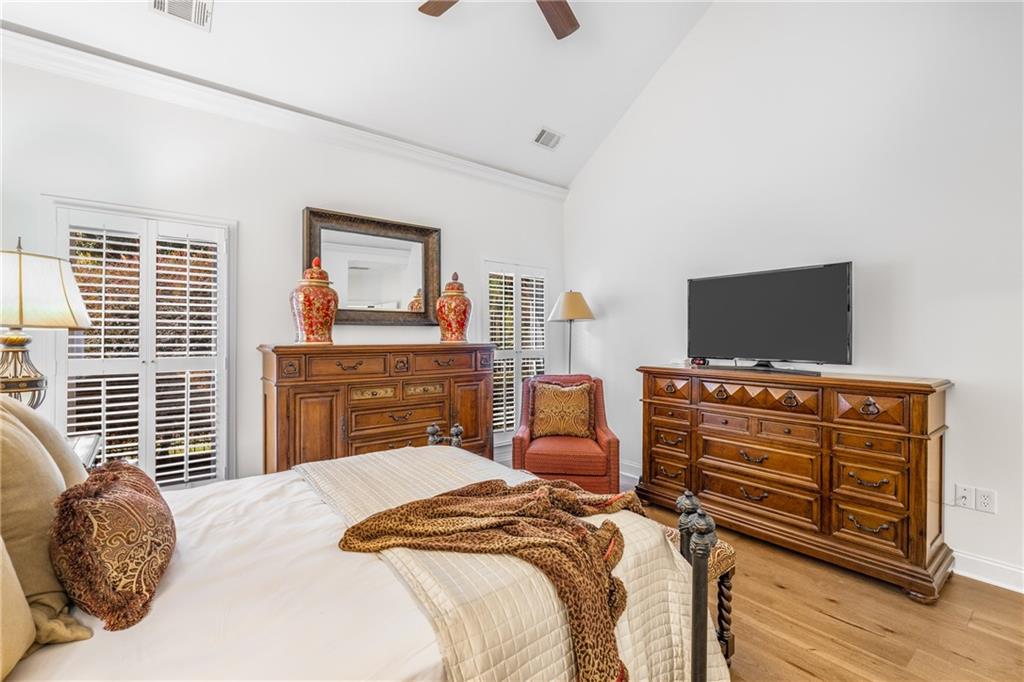 5575 Villa Lake Court