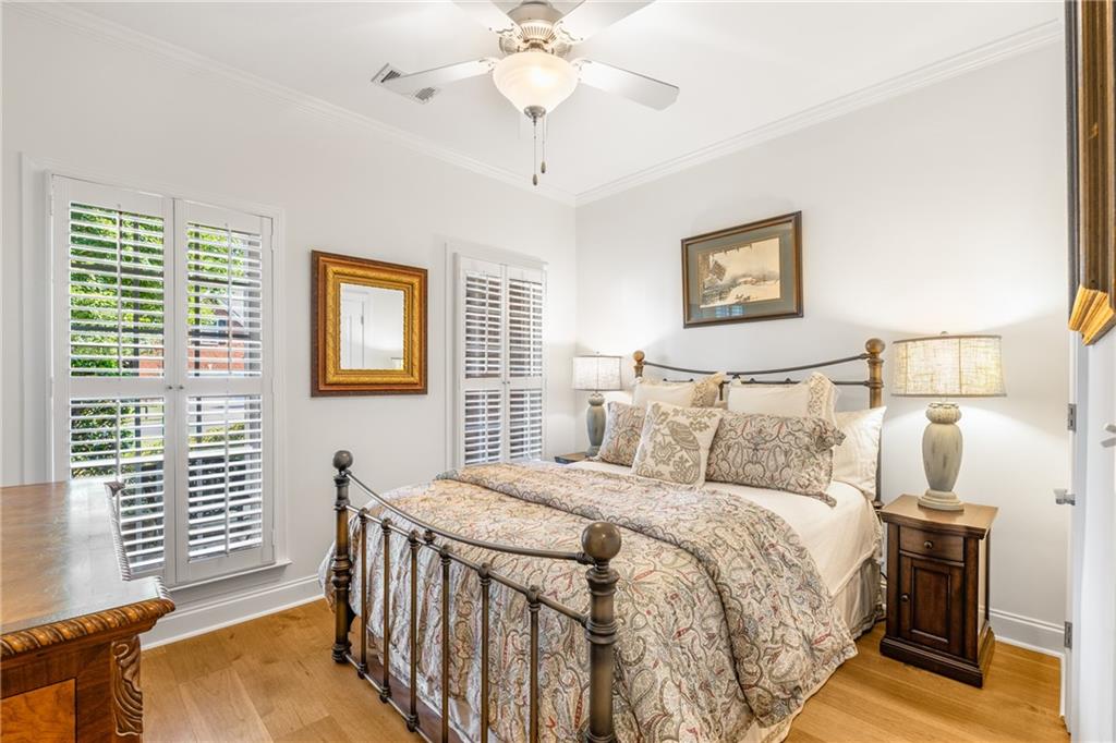 5575 Villa Lake Court