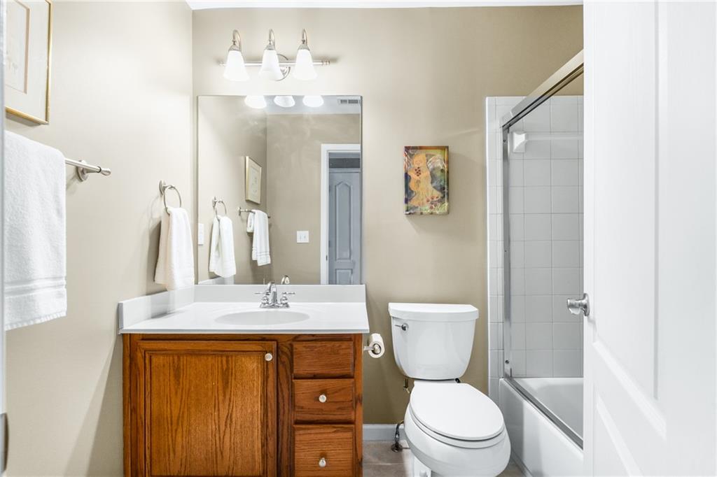 5575 Villa Lake Court