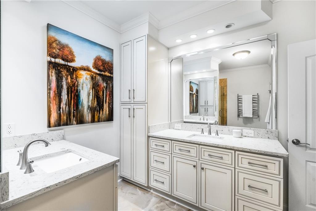 5575 Villa Lake Court