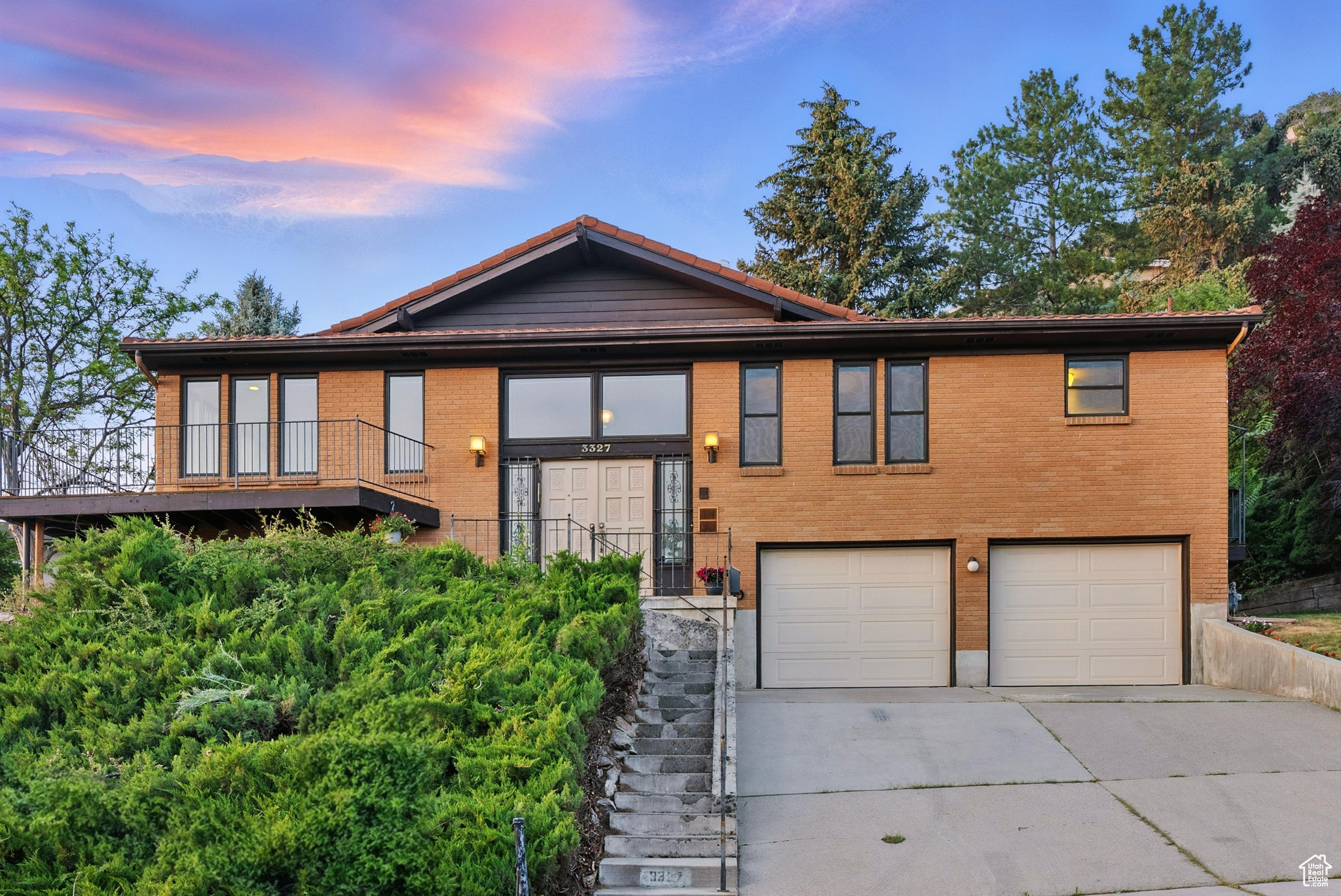 3327 S CRESTWOOD DR