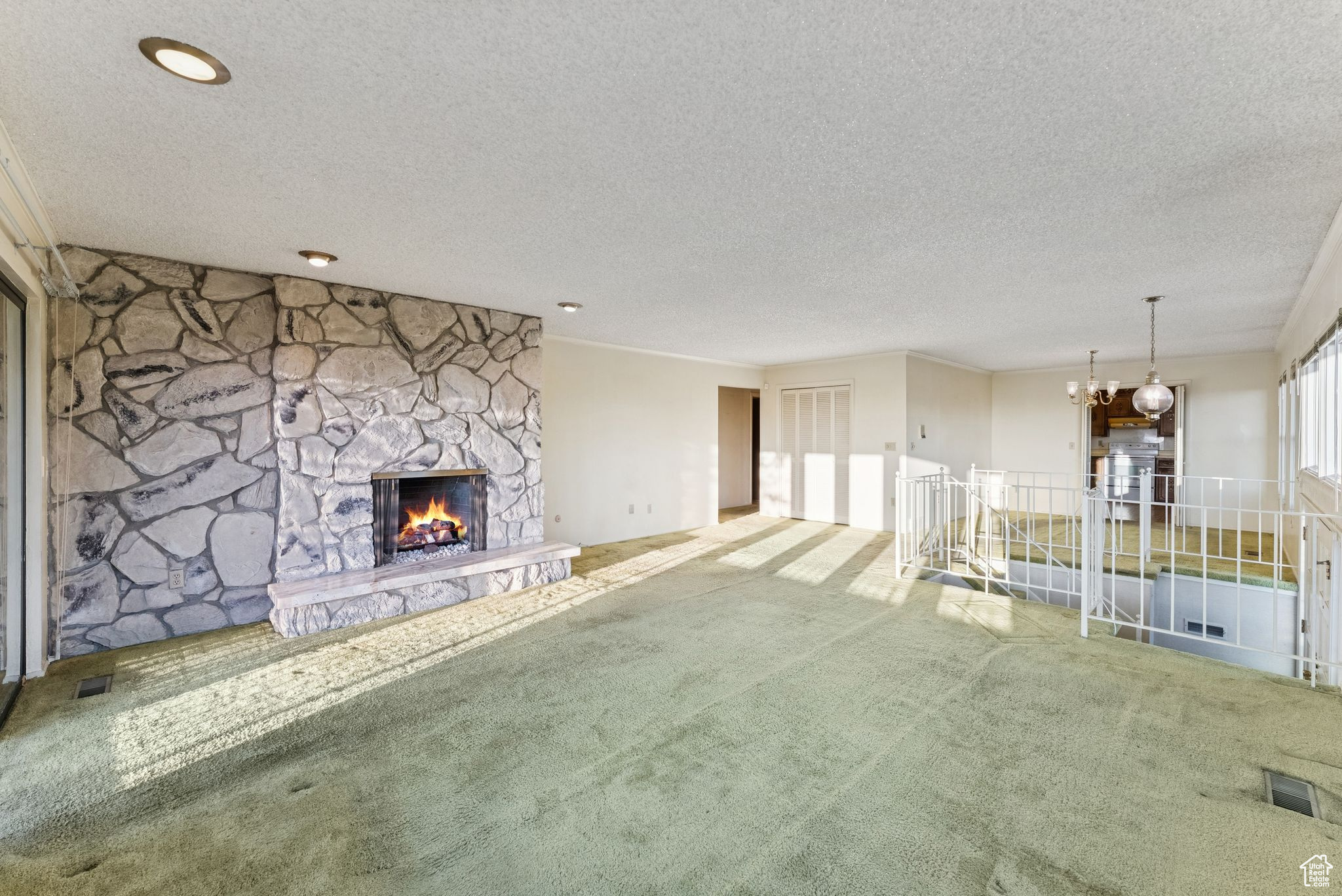 3327 S CRESTWOOD DR