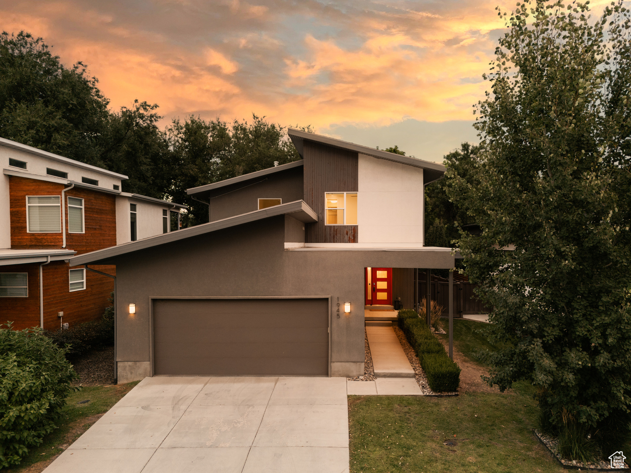 1945 E NUNLEY CIR #2