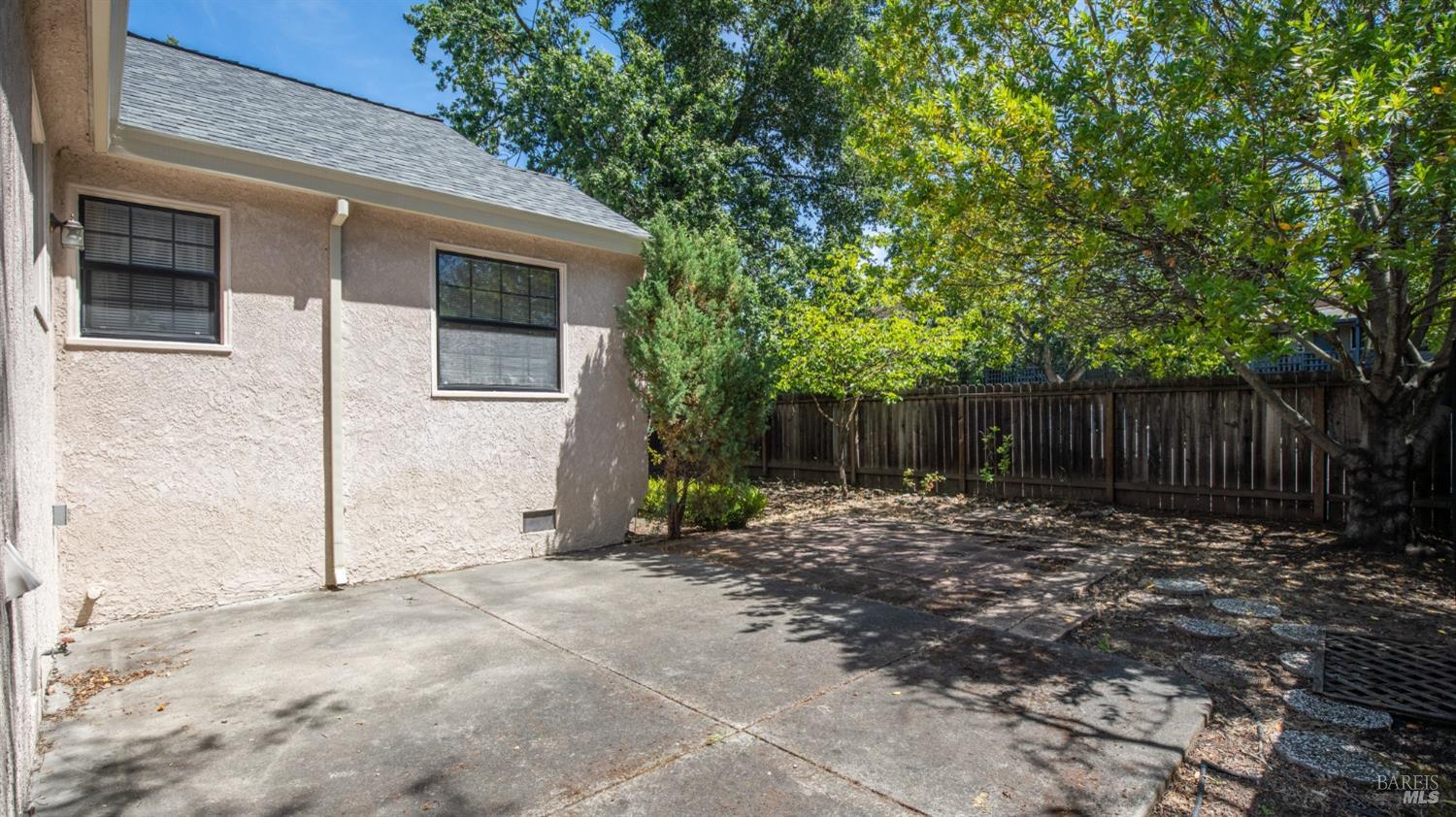 950 Edwards Avenue