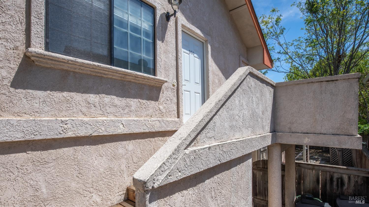 950 Edwards Avenue