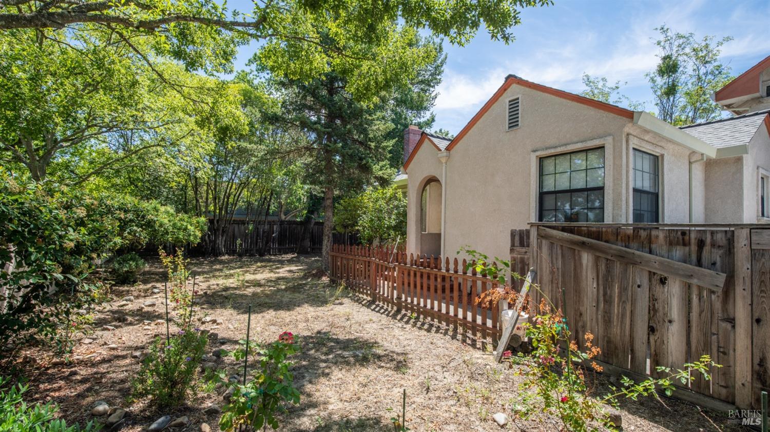 950 Edwards Avenue