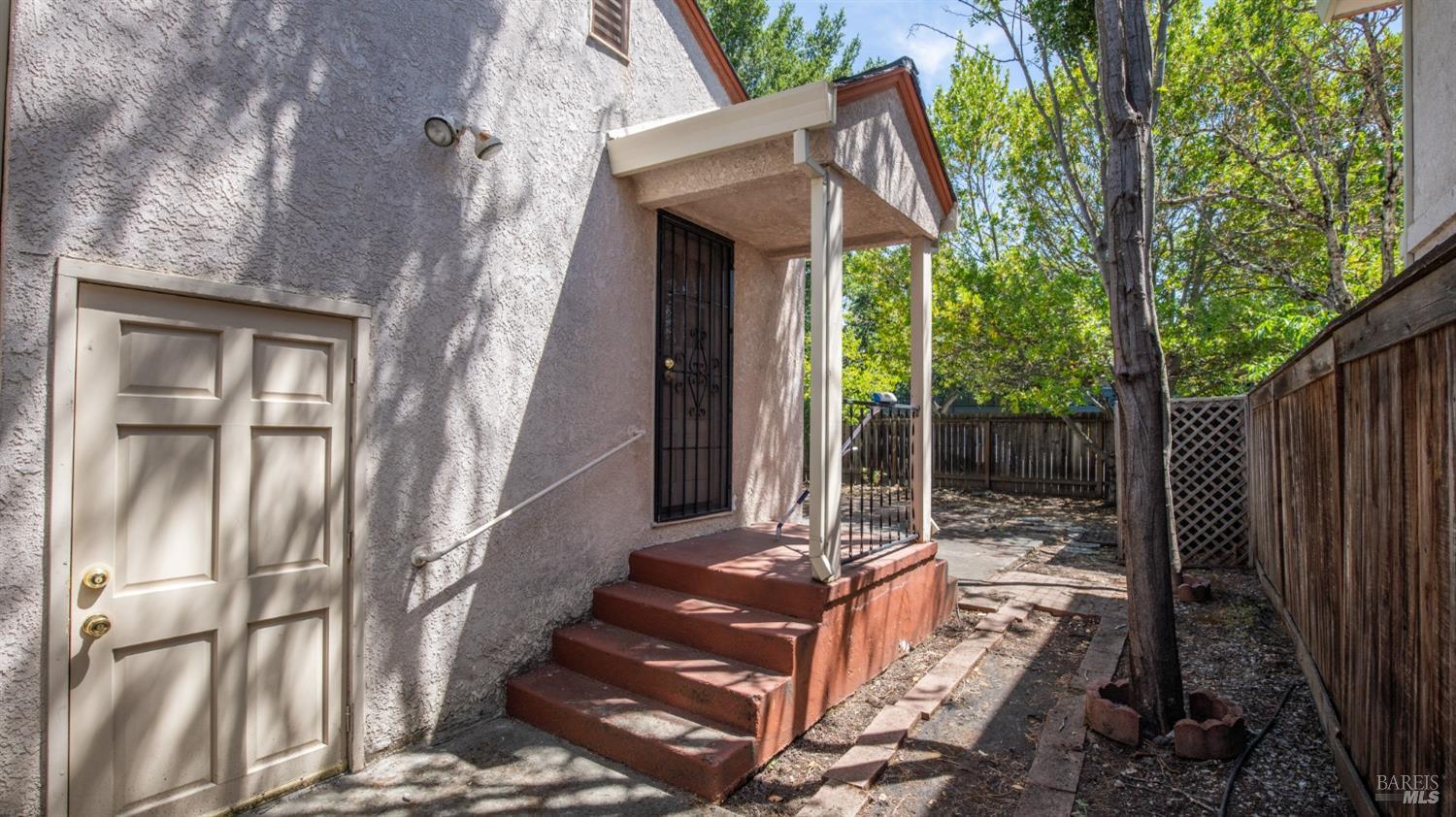 950 Edwards Avenue