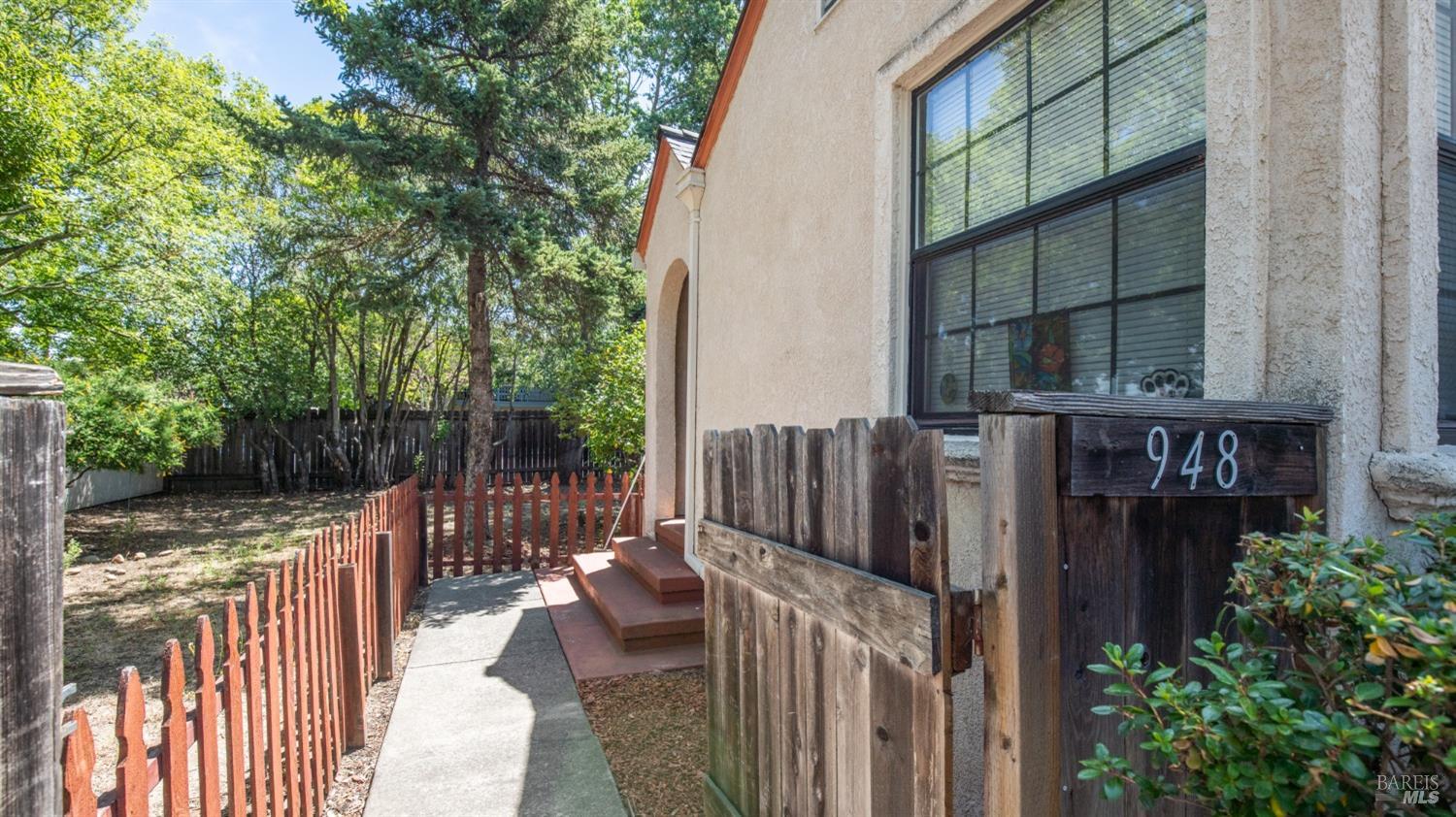 950 Edwards Avenue