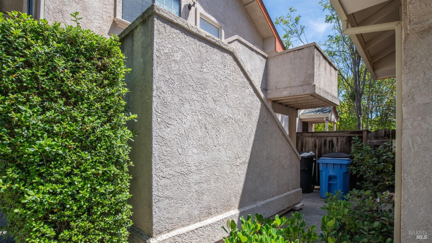 950 Edwards Avenue