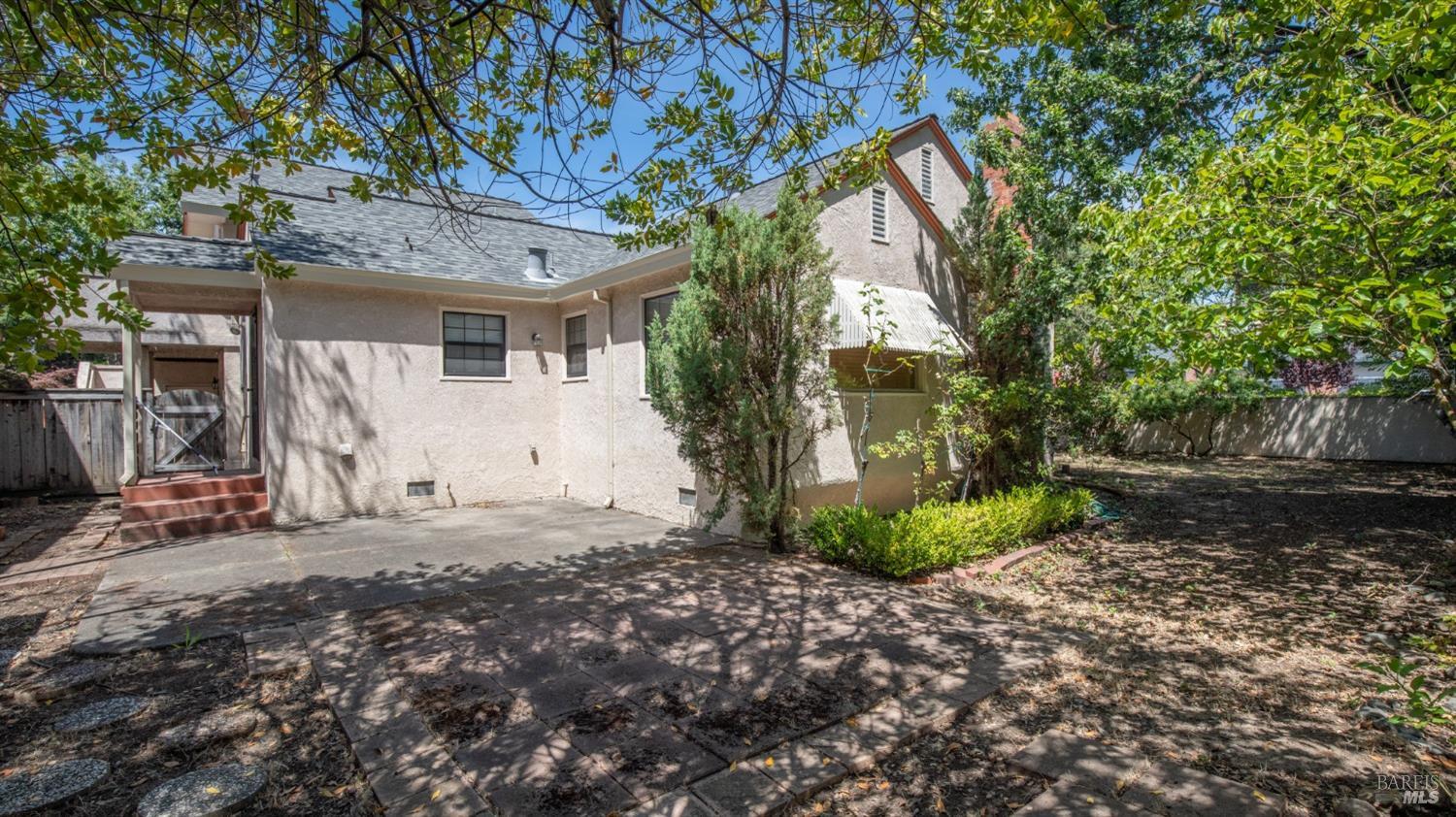 950 Edwards Avenue